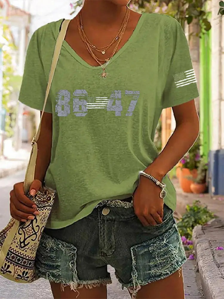 Women’s 8647 Printed V-Neck T-Shirt Green / S Apparel